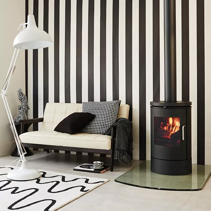 Cast iron stove Morso 6140 on base. Photo 5