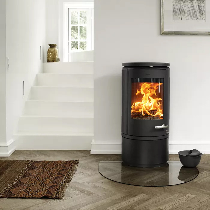 Cast iron stove Morso 7840 on base. Photo 2