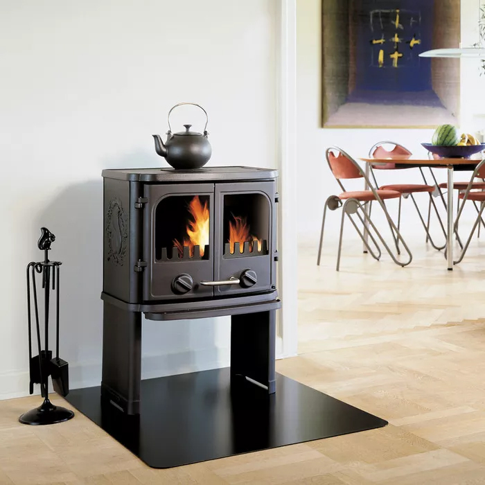 Cast Iron Stove Morso 2140 on wide legs. Photo 4