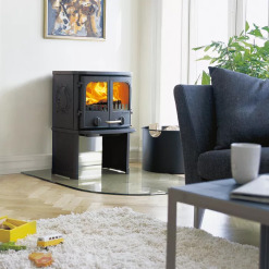 Cast Iron Stove Morso 2140 on wide legs. Photo 3
